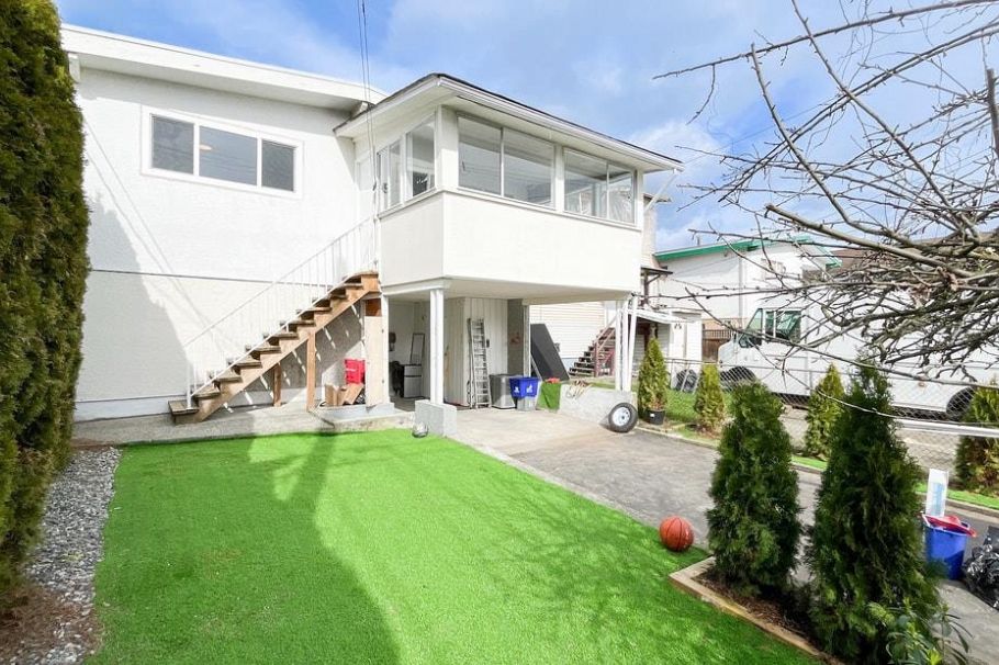 320 E 57th Avenue Vancouver, BC - 34