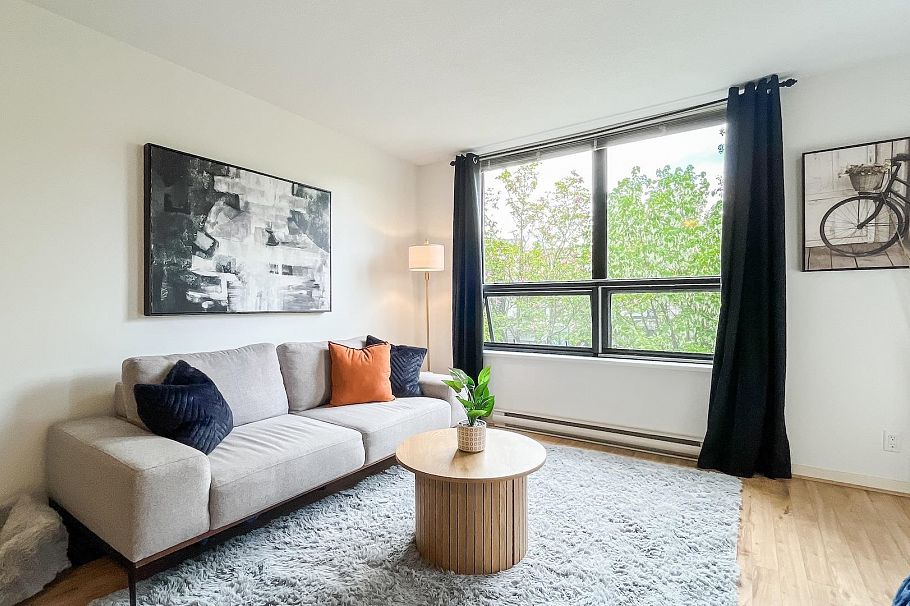 305 3638 Vanness Avenue Vancouver, BC - 2