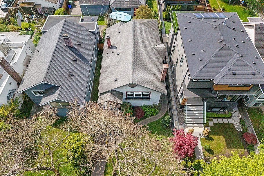 3174 W 10th Avenue Vancouver, BC - 4