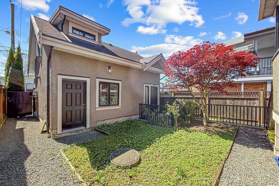 2456 E 45th Avenue Vancouver, BC - 34