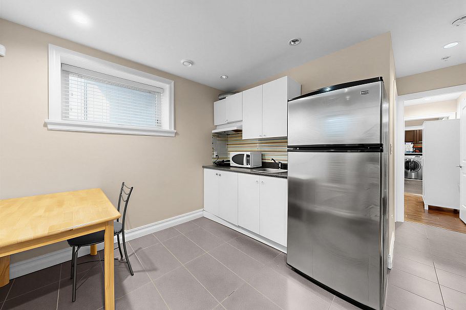 2456 E 45th Avenue Vancouver, BC - 23