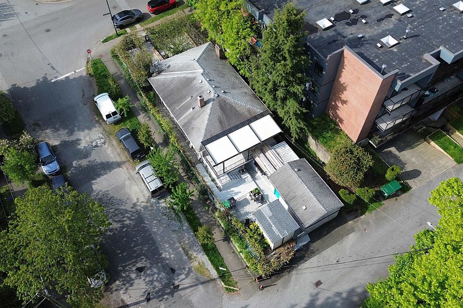 1385 E 7th Avenue Vancouver, BC - 11