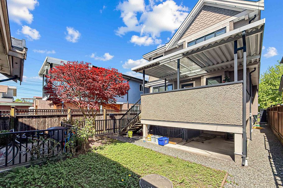 2456 E 45th Avenue Vancouver, BC - 35