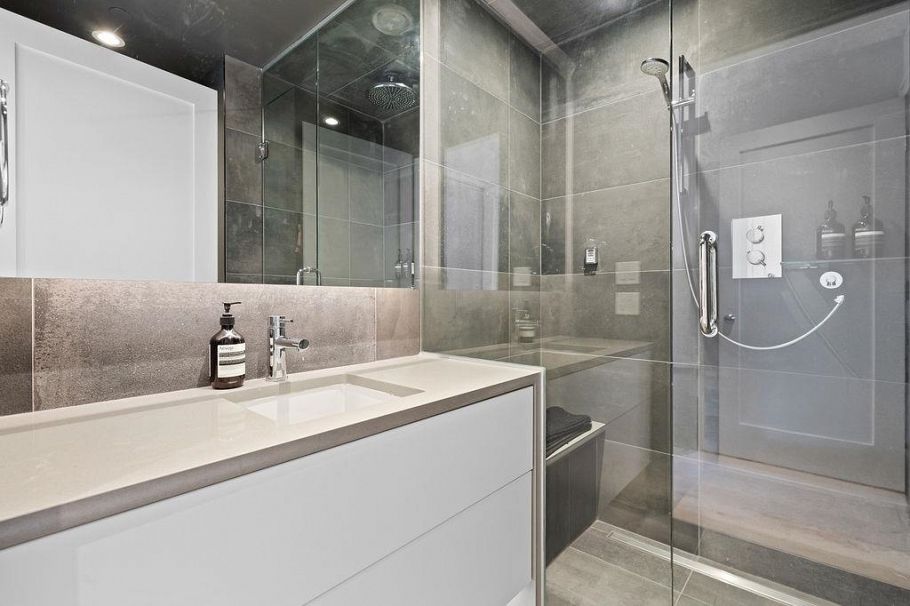 867 E Georgia Street Vancouver, BC - 24