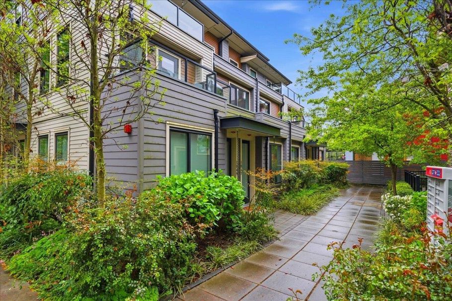 1047 Victoria Drive Vancouver, BC - 1