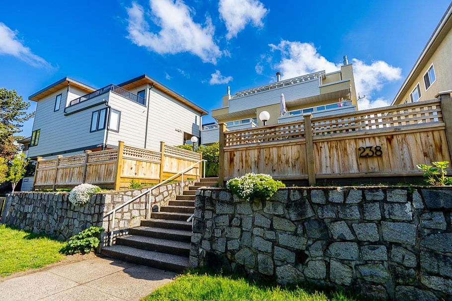 238 W 4th Street North Vancouver, BC - 3