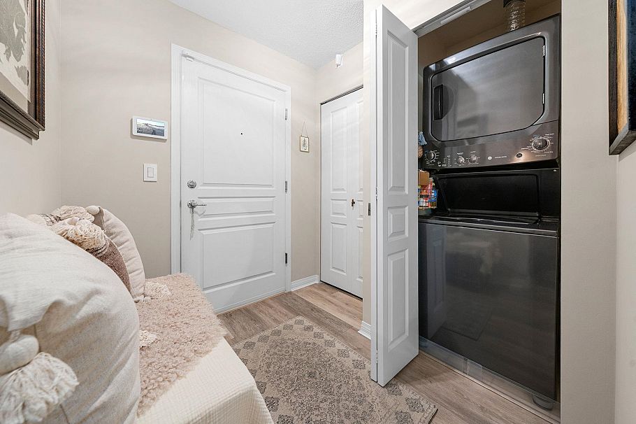 303 365 E 1st Street North Vancouver, BC - 19