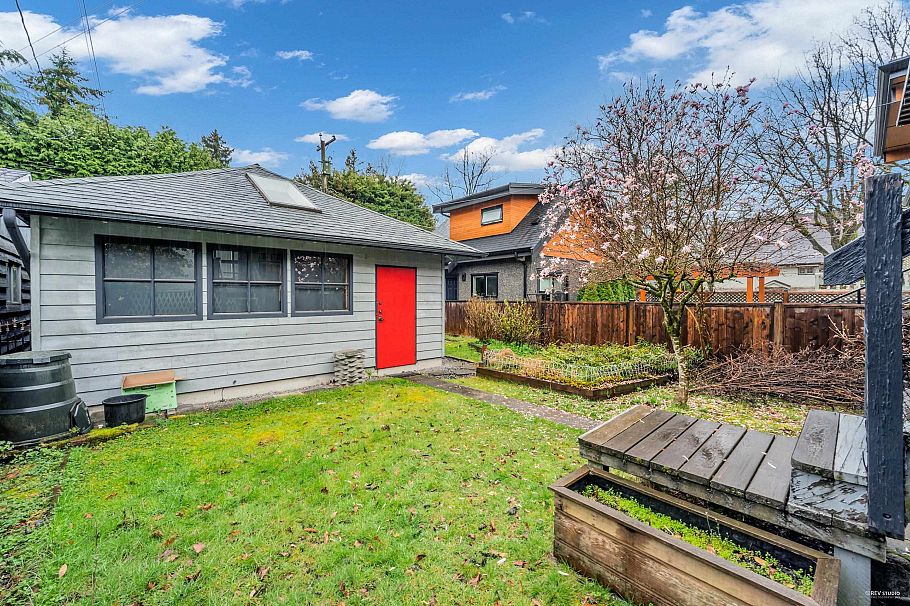 3174 W 10th Avenue Vancouver, BC - 34