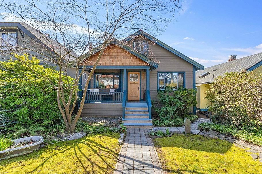 2282 E 7th Avenue Vancouver, BC - 1