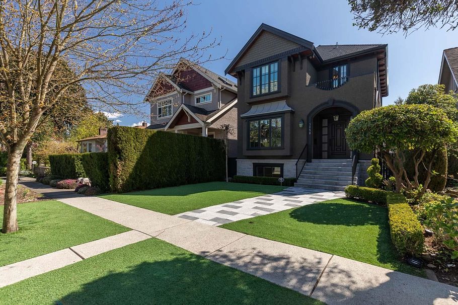 2958 W 40th Avenue Vancouver, BC - 2