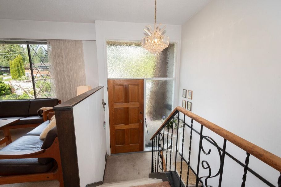 4057 Violet Street North Vancouver, BC - 2