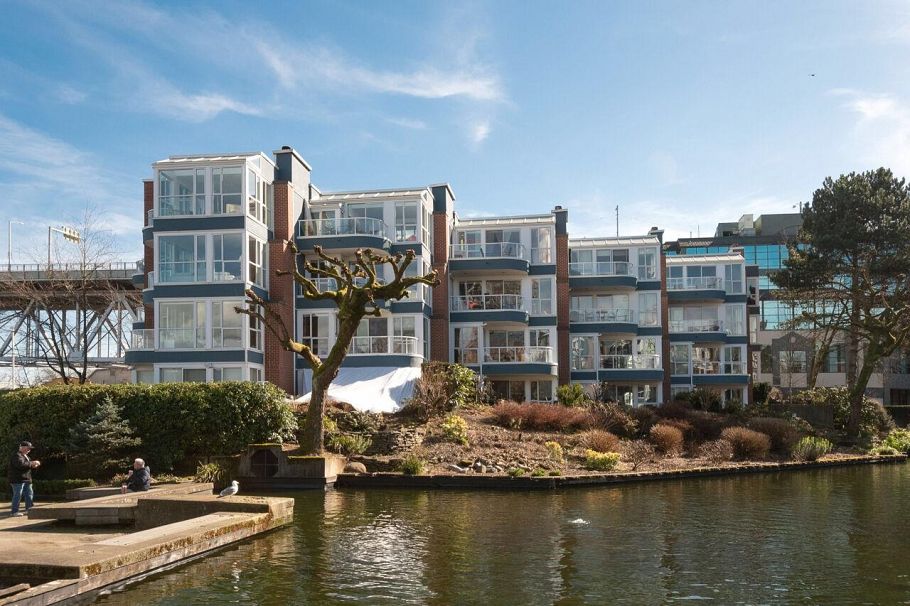 302 1502 Island Park Walk Vancouver, BC - 4