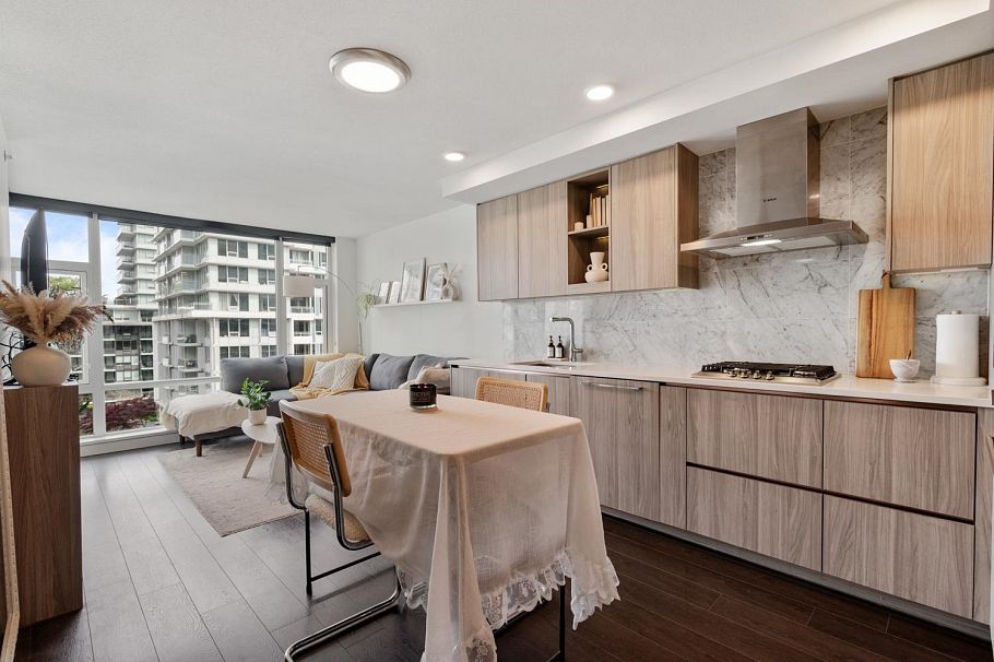 911 8800 Hazelbridge Way Richmond, BC - 5