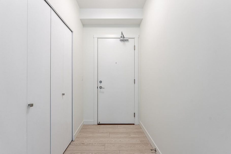 204 711 W 14th Street North Vancouver, BC - 5
