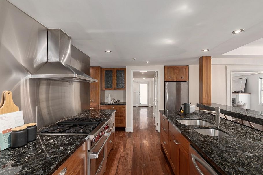 1935 W 12th Avenue Vancouver, BC - 11