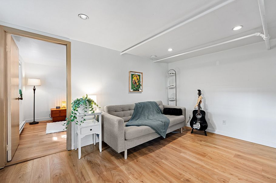 38 N Slocan Street Vancouver, BC - 33