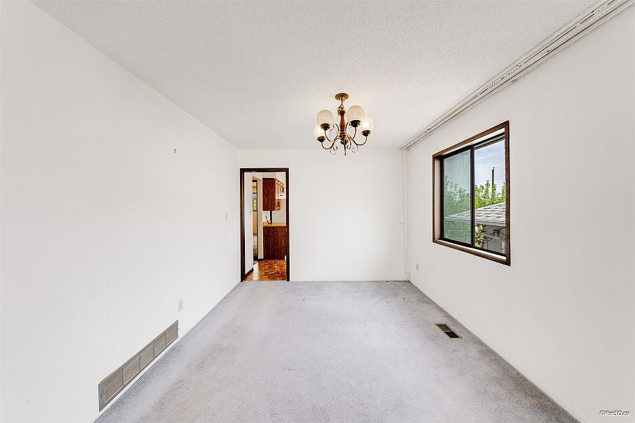 586 E 59th Avenue Vancouver, BC - 14