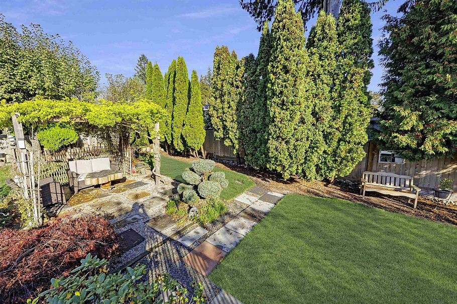 1388 E 20th Street North Vancouver, BC - 22