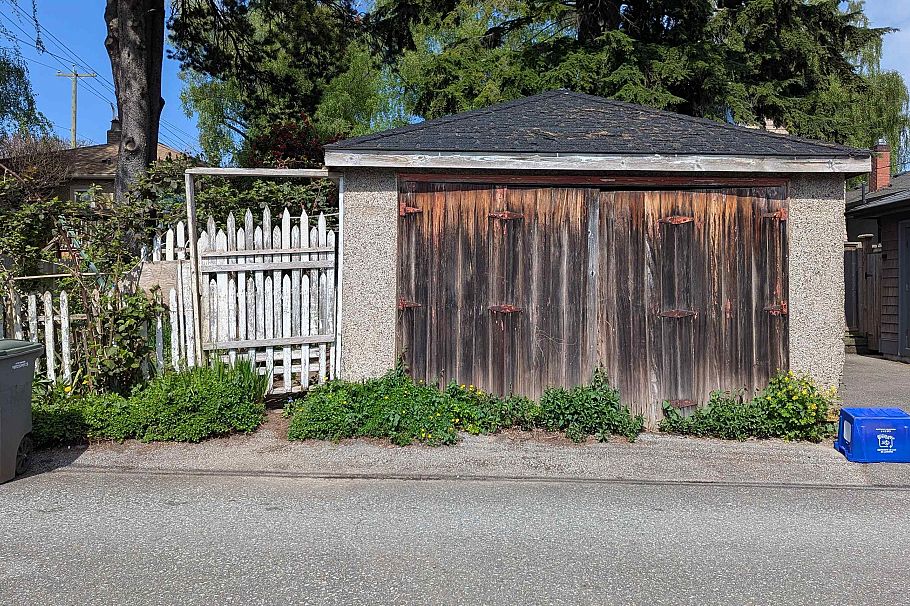 12 E 46th Avenue Vancouver, BC - 2