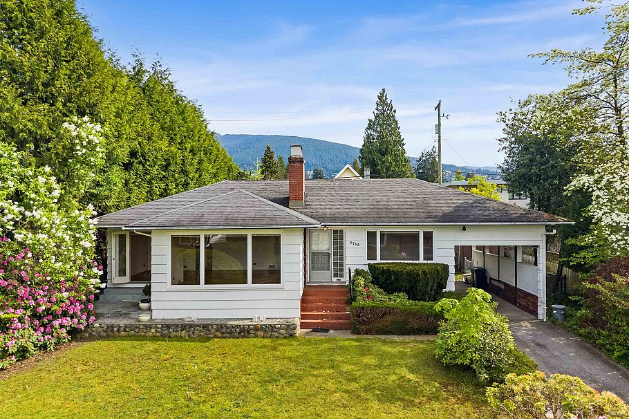 2762 Newmarket Drive North Vancouver, BC - 1
