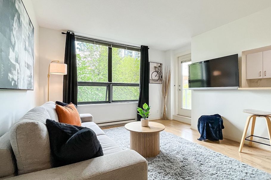 305 3638 Vanness Avenue Vancouver, BC - 3