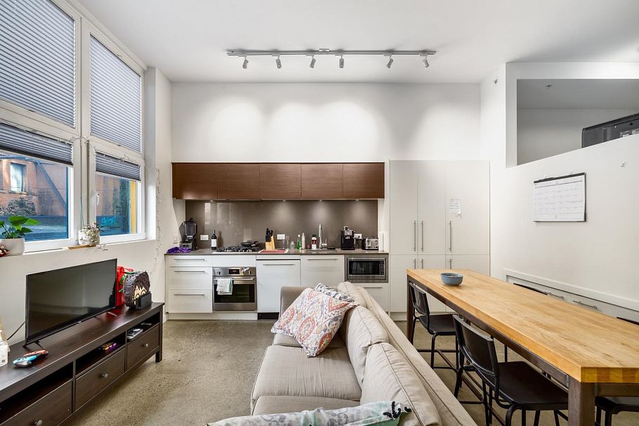 208 150 E Cordova Street Vancouver, BC - 3
