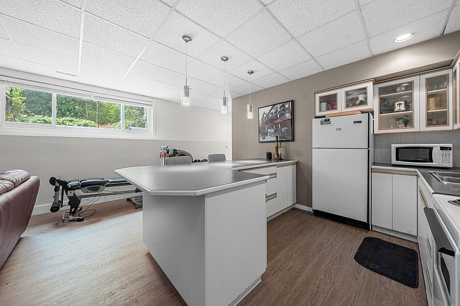 871 Fairway Drive North Vancouver, BC - 15