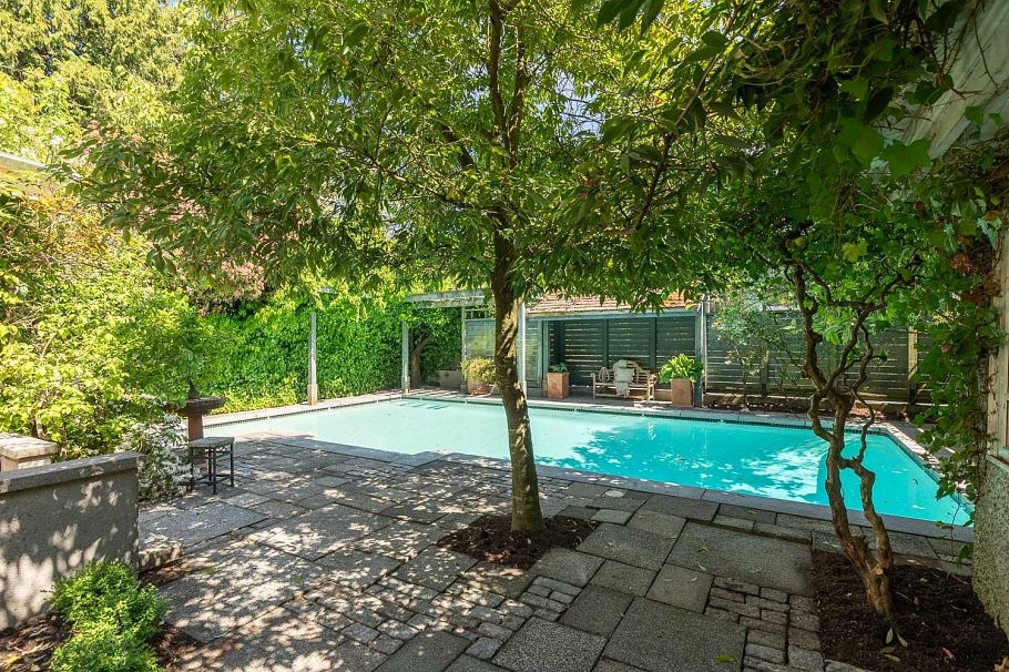 5976 Alma Street Vancouver, BC - 26