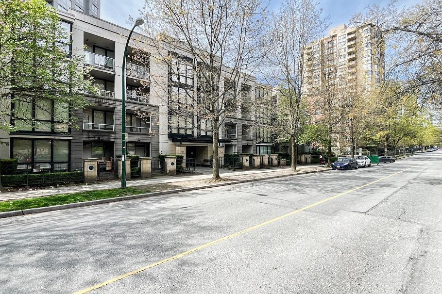 305 3638 Vanness Avenue Vancouver, BC - 22