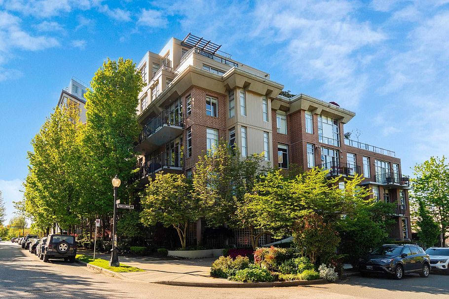 414 2635 Prince Edward Street Vancouver, BC - 2