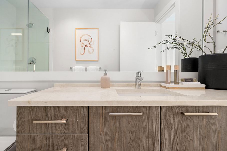 301 123 W 1st Street North Vancouver, BC - 12