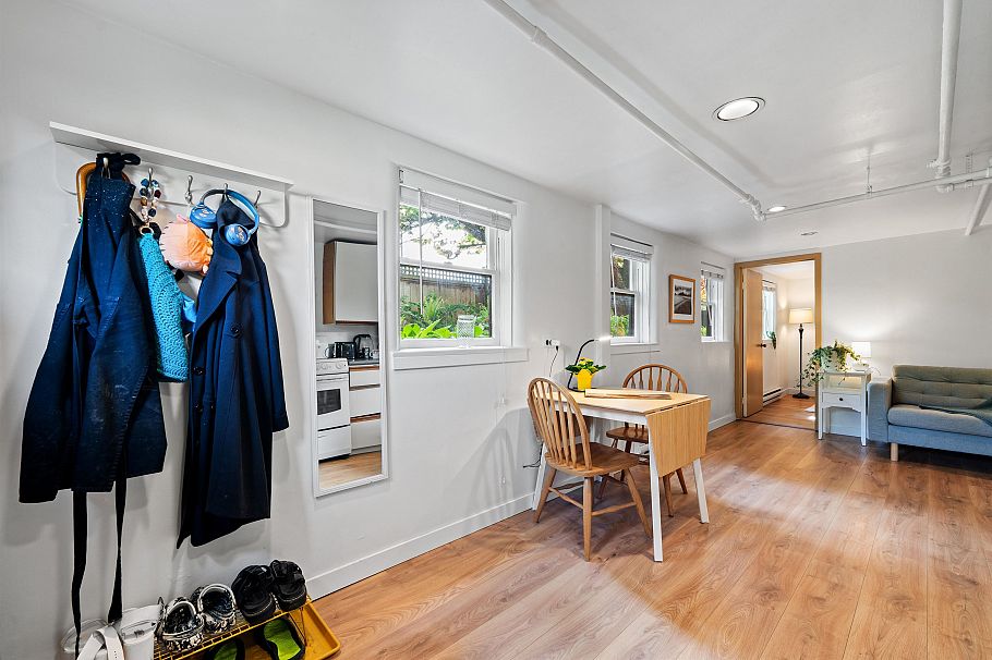 38 N Slocan Street Vancouver, BC - 32