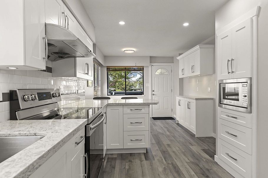 3765 W 30th Avenue Vancouver, BC - 13