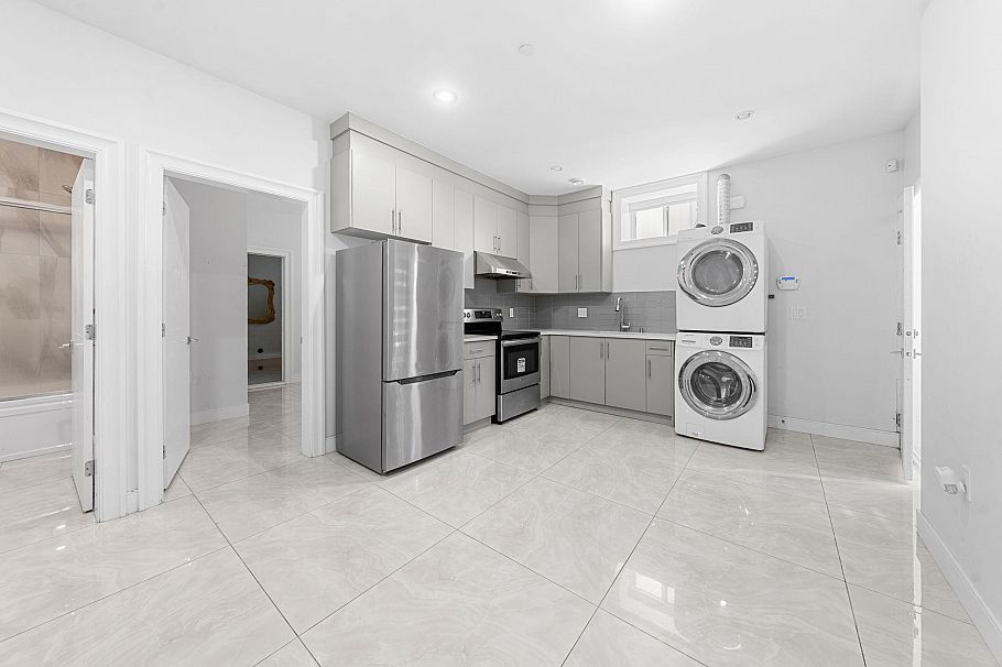 3419 E 48th Avenue Vancouver, BC - 21