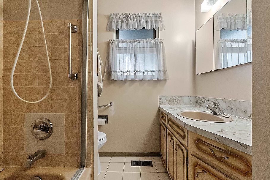352 E 38th Avenue Vancouver, BC - 12