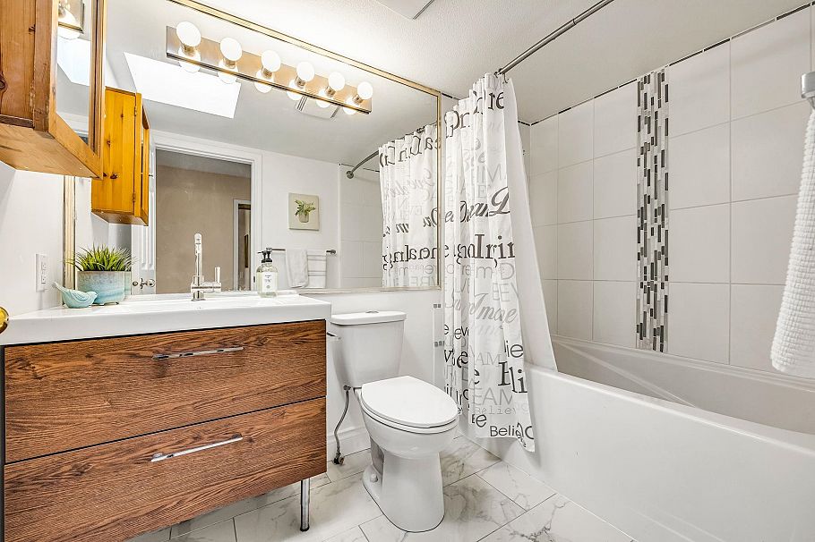 103 245 W 15th Street North Vancouver, BC - 13