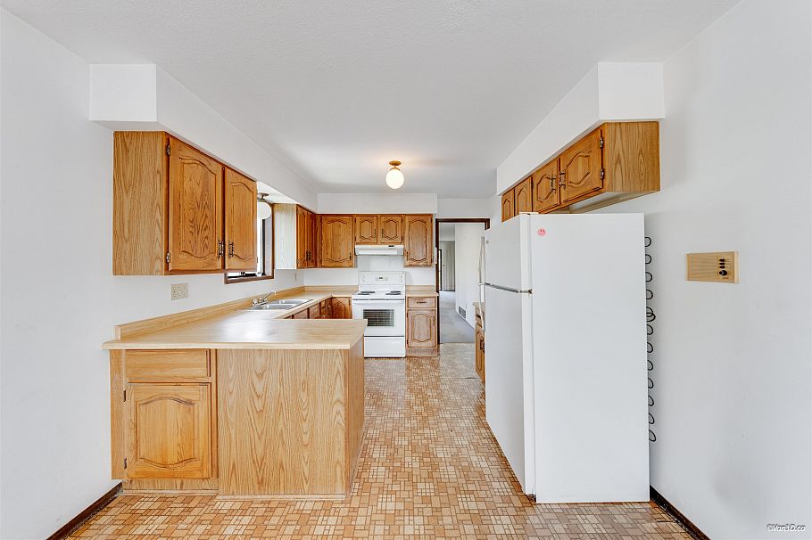 586 E 59th Avenue Vancouver, BC - 17