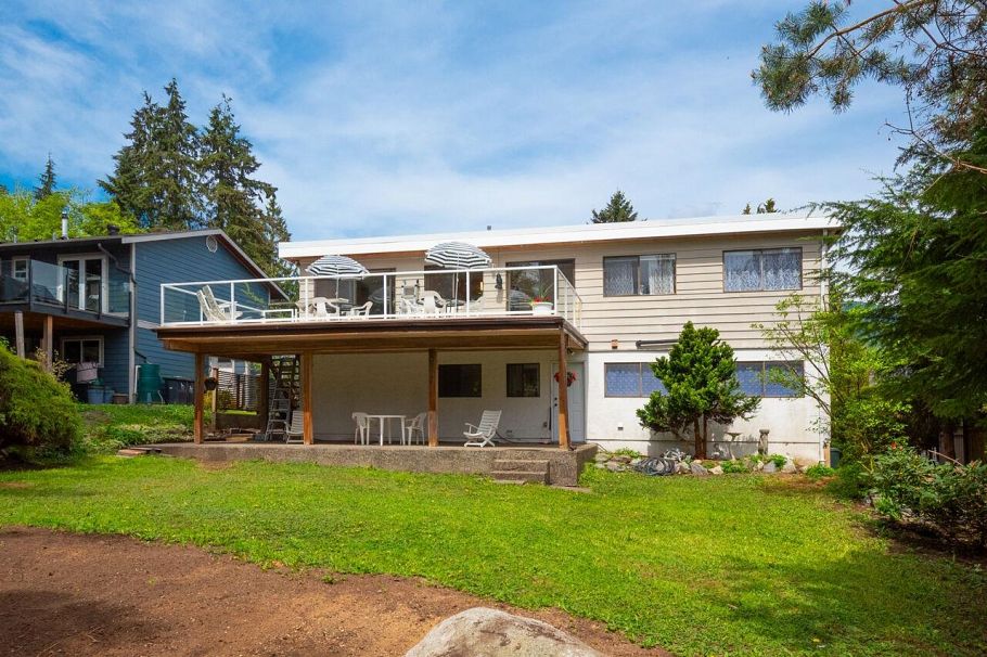 4057 Violet Street North Vancouver, BC - 35
