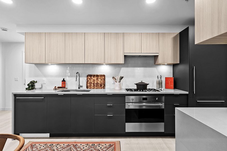 303 2419 Grant Street Vancouver, BC - 3