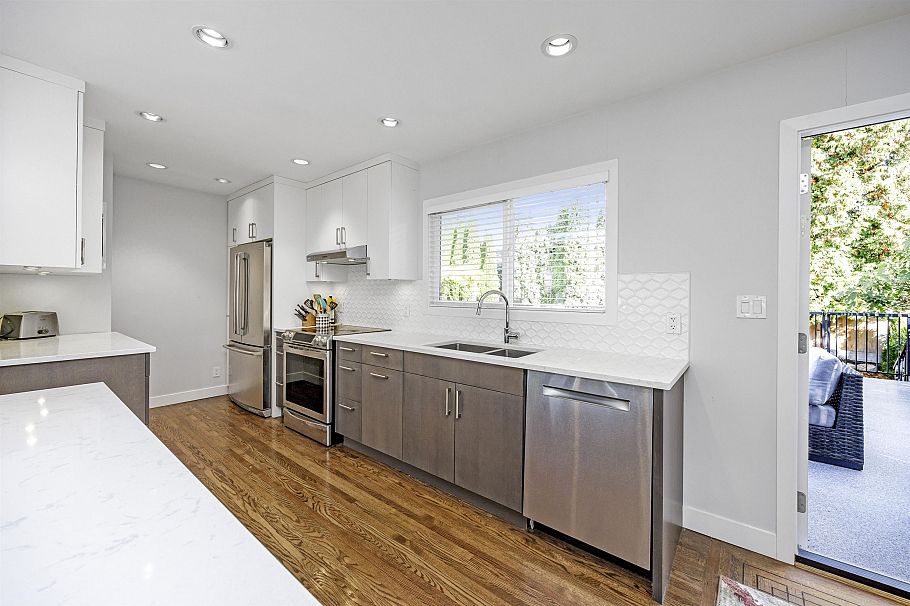 1388 E 20th Street North Vancouver, BC - 4