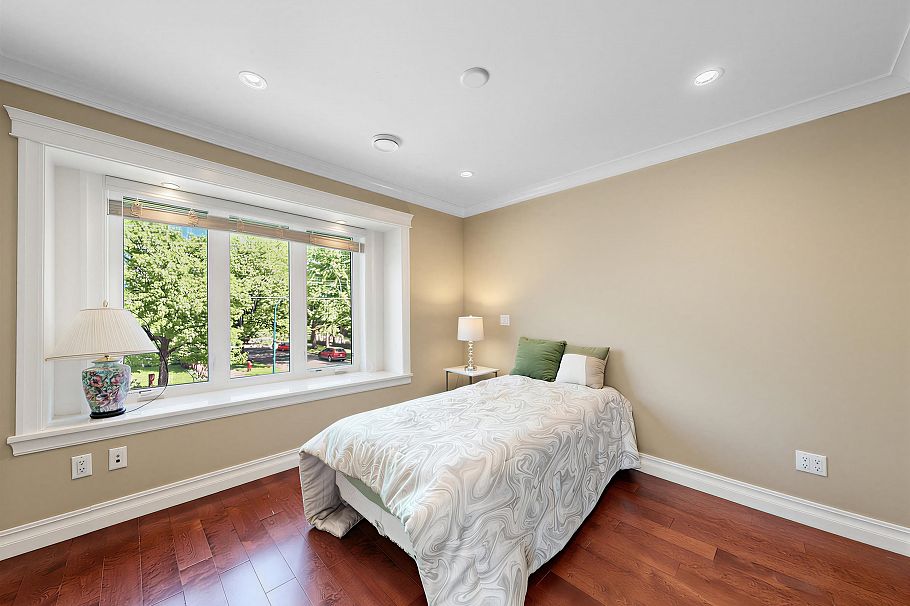 2456 E 45th Avenue Vancouver, BC - 17