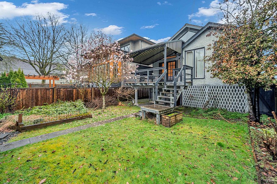 3174 W 10th Avenue Vancouver, BC - 33