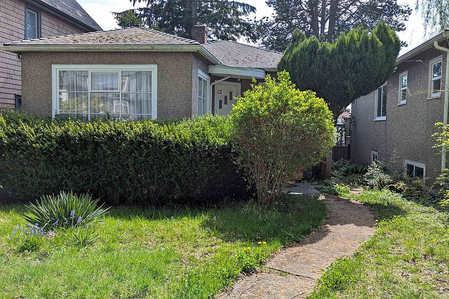 12 E 46th Avenue Vancouver, BC - 1