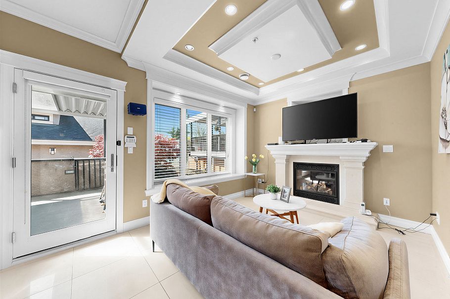 2456 E 45th Avenue Vancouver, BC - 10