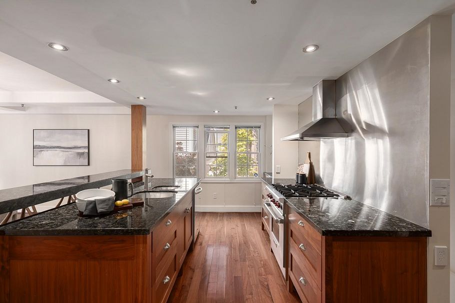 1935 W 12th Avenue Vancouver, BC - 9