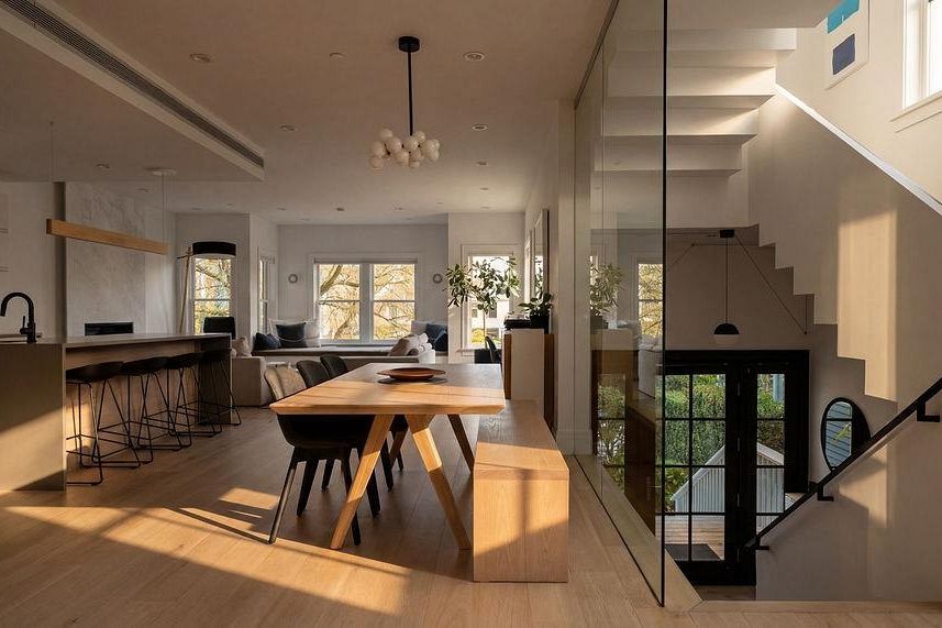 867 E Georgia Street Vancouver, BC - 2
