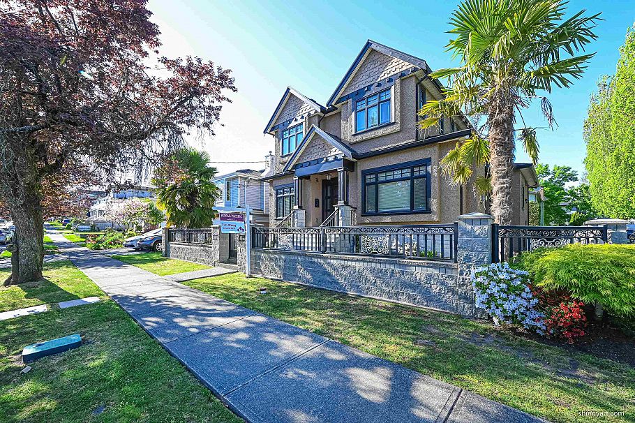 1091 E 55th Avenue Vancouver, BC - 3