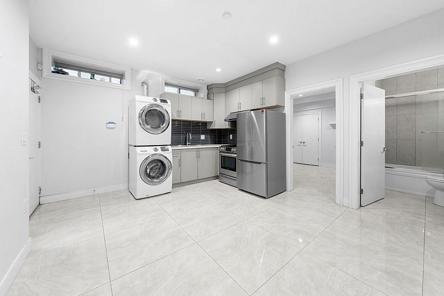 3419 E 48th Avenue Vancouver, BC - 22