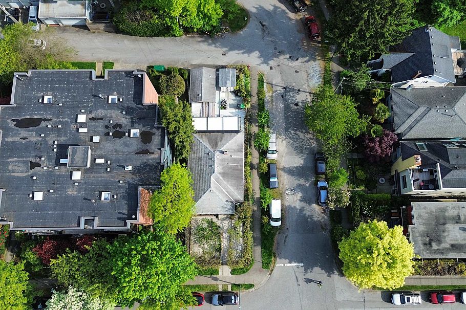 1385 E 7th Avenue Vancouver, BC - 3