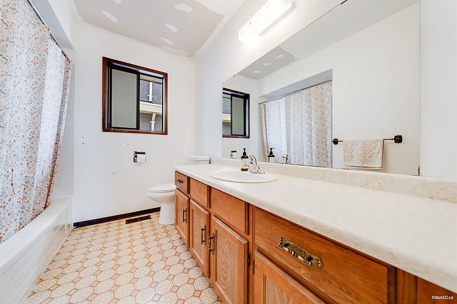 586 E 59th Avenue Vancouver, BC - 31